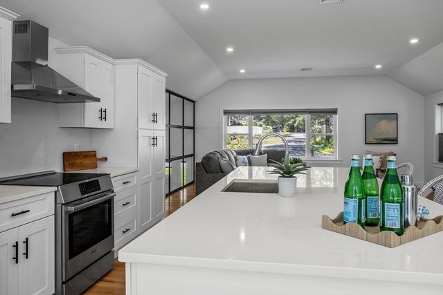11 Madeline Rd, Falmouth, MA 02536