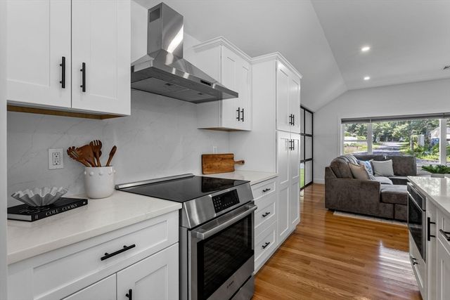 11 Madeline Rd, Falmouth, MA 02536