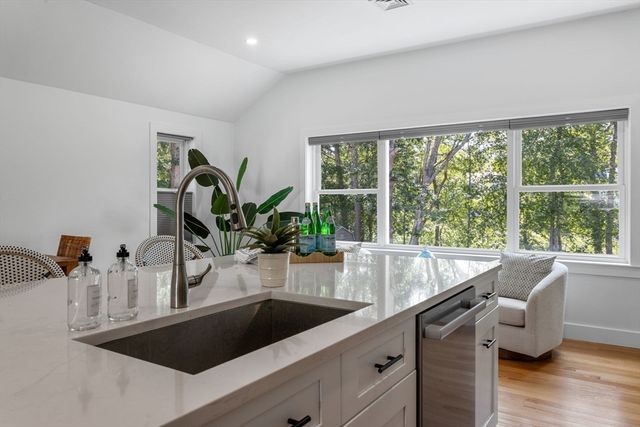 11 Madeline Rd, Falmouth, MA 02536