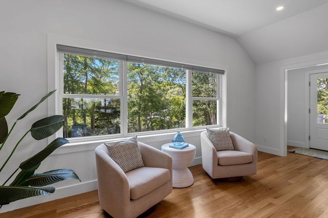 11 Madeline Rd, Falmouth, MA 02536