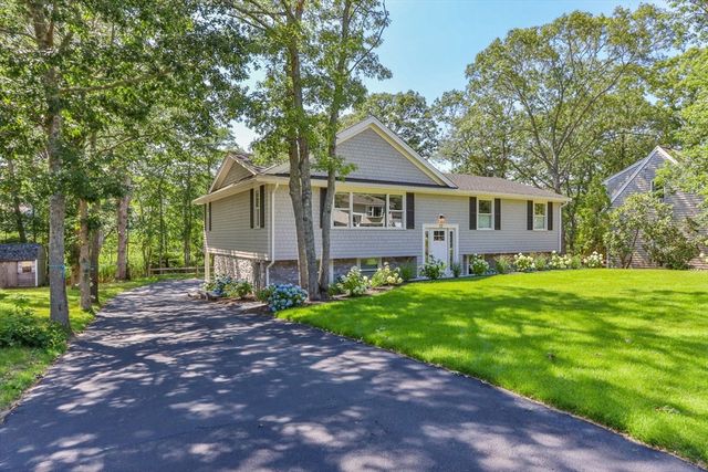 11 Madeline Rd, Falmouth, MA 02536