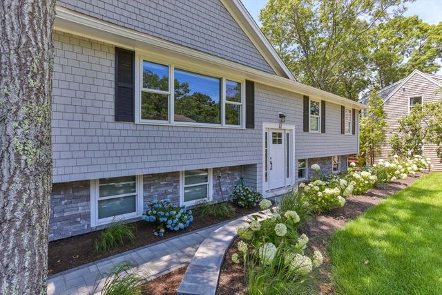 11 Madeline Rd, Falmouth, MA 02536