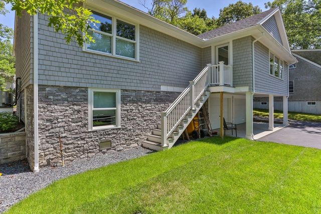 11 Madeline Rd, Falmouth, MA 02536