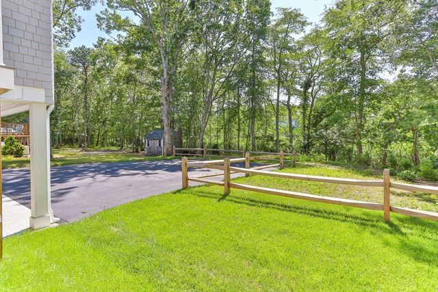 11 Madeline Rd, Falmouth, MA 02536