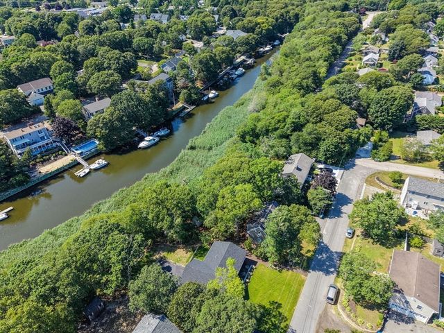 11 Madeline Rd, Falmouth, MA 02536