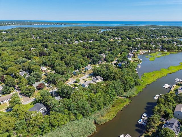 11 Madeline Rd, Falmouth, MA 02536