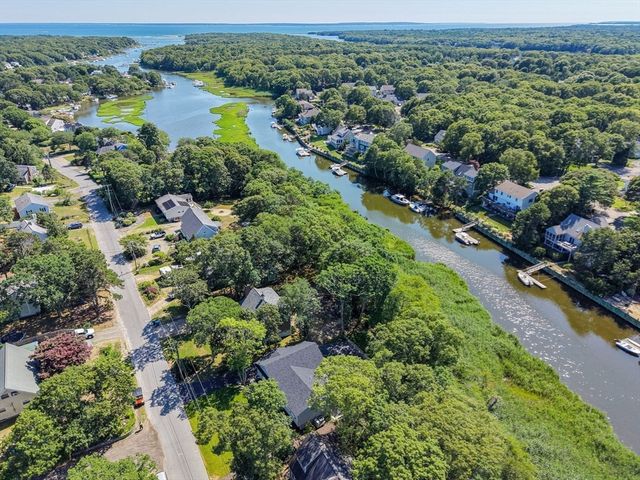 11 Madeline Rd, Falmouth, MA 02536