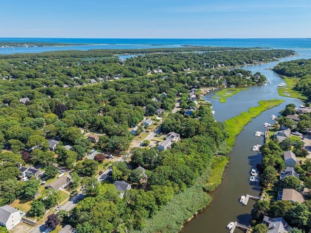 11 Madeline Rd, Falmouth, MA 02536