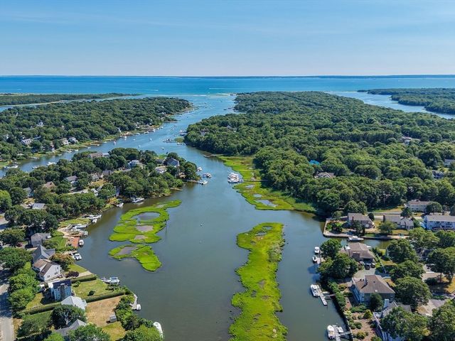 11 Madeline Rd, Falmouth, MA 02536