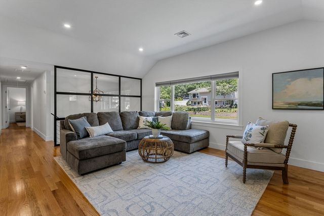 11 Madeline Rd, Falmouth, MA 02536