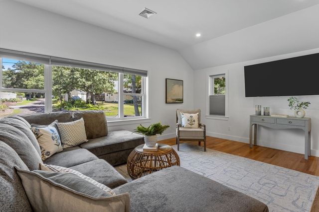 11 Madeline Rd, Falmouth, MA 02536