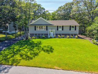 11 Madeline Rd, Falmouth, MA 02536