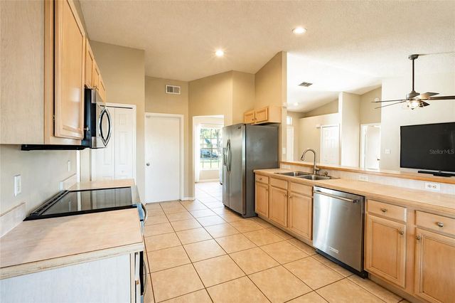 15816 OAKLAND COURT, Clermont, FL 34711