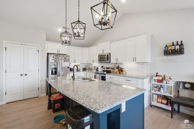 9685 Heather Lane, Manhattan, KS 66502
