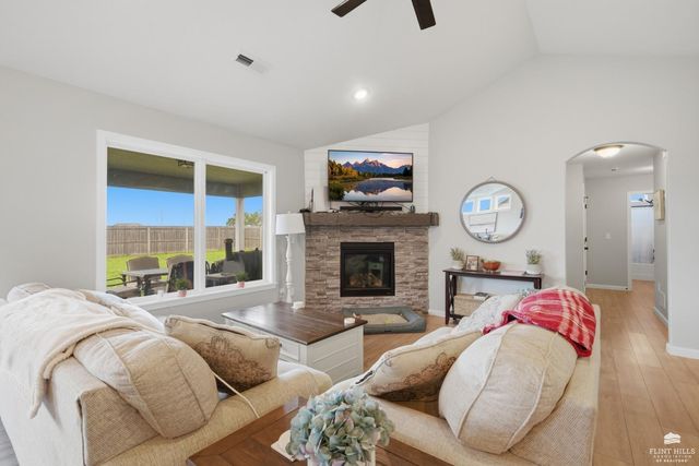 9685 Heather Lane, Manhattan, KS 66502
