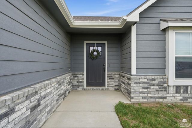 9685 Heather Lane, Manhattan, KS 66502