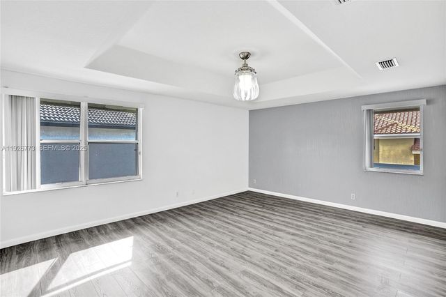 740 Cypress Pointe Dr E, Pembroke Pines, FL 33027