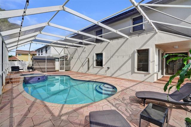 740 Cypress Pointe Dr E, Pembroke Pines, FL 33027