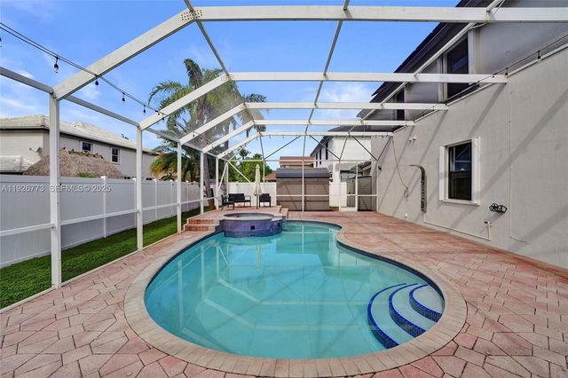 740 Cypress Pointe Dr E, Pembroke Pines, FL 33027