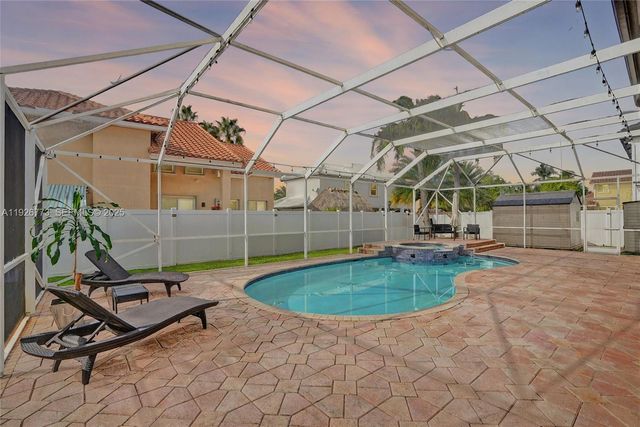 740 Cypress Pointe Dr E, Pembroke Pines, FL 33027