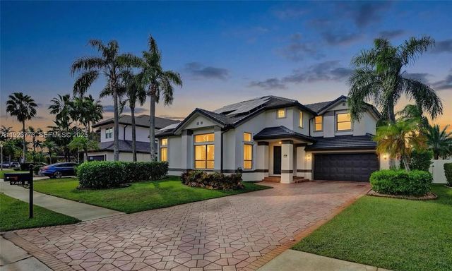 740 Cypress Pointe Dr E, Pembroke Pines, FL 33027