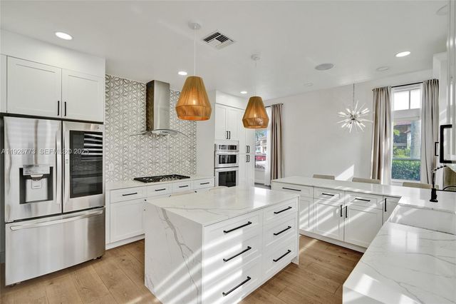 740 Cypress Pointe Dr E, Pembroke Pines, FL 33027