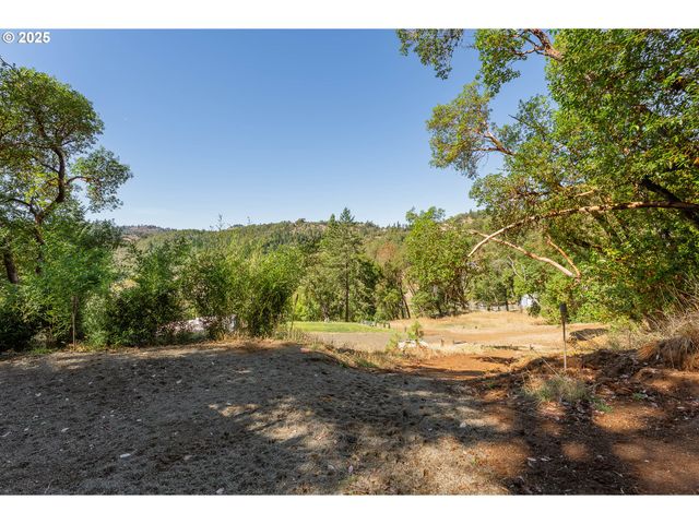 1245 SUNSHINE Rd, Roseburg, OR 97470