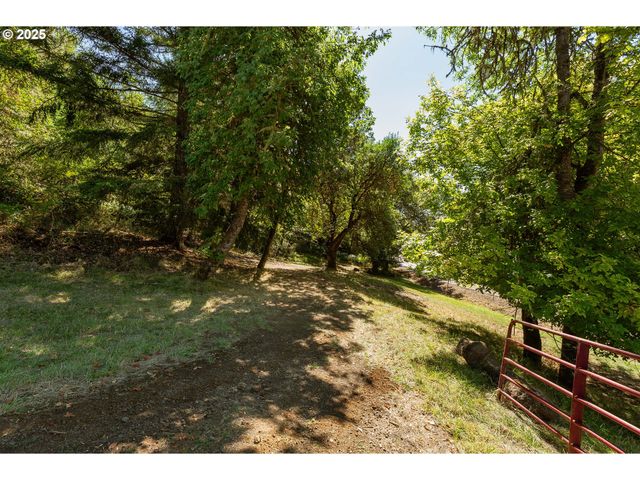 1245 SUNSHINE Rd, Roseburg, OR 97470