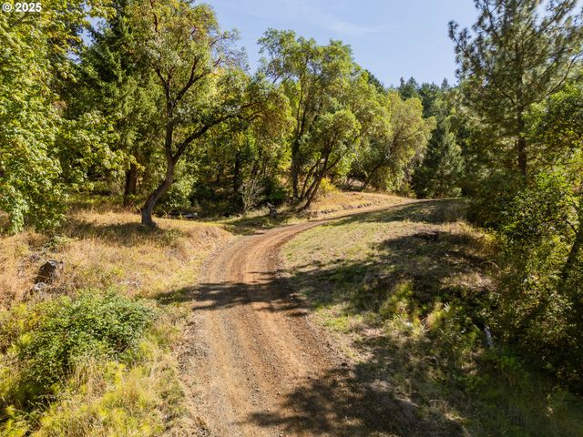 1245 SUNSHINE Rd, Roseburg, OR 97470