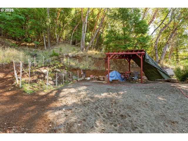 1245 SUNSHINE Rd, Roseburg, OR 97470