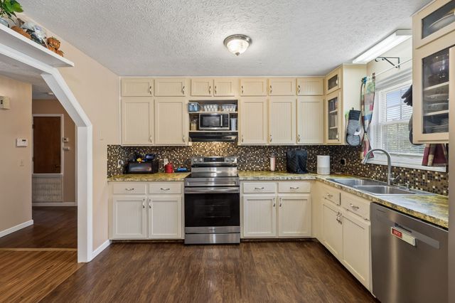 7008 Meadow Dr, Centerville, TN 37033