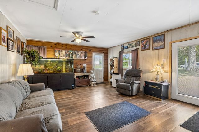 7008 Meadow Dr, Centerville, TN 37033