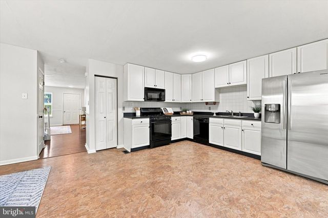 735 HAWTHORNE LN, Aston, PA 19014