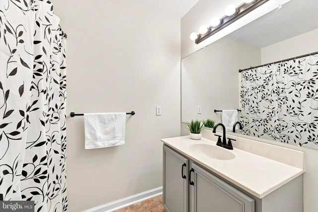 735 HAWTHORNE LN, Aston, PA 19014