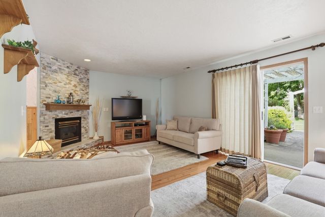 1221 S Bannen Rd, Veradale, WA 99037