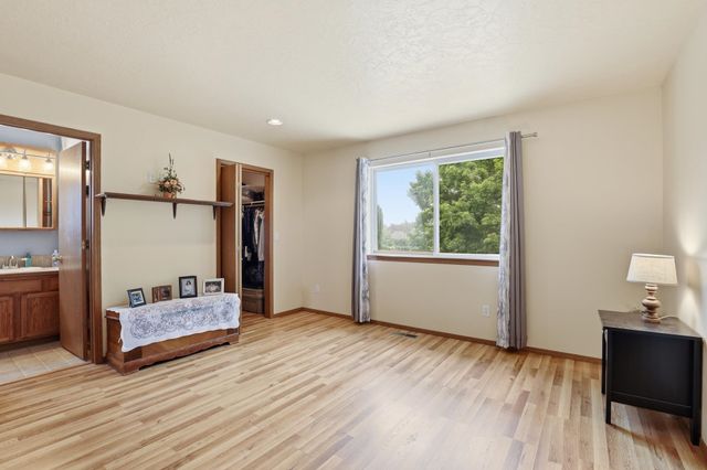 1221 S Bannen Rd, Veradale, WA 99037