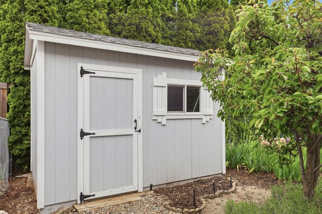 1221 S Bannen Rd, Veradale, WA 99037