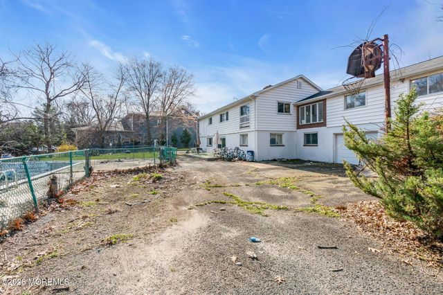 184 County Road 520, Morganville, NJ 07751