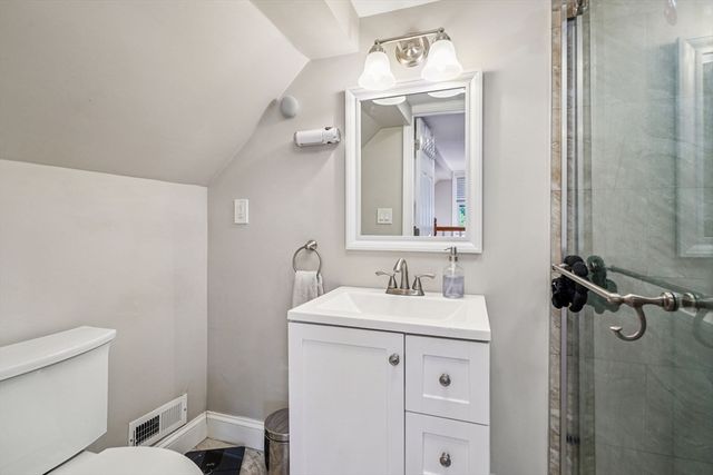 152 Saratoga St, Boston, MA 02128