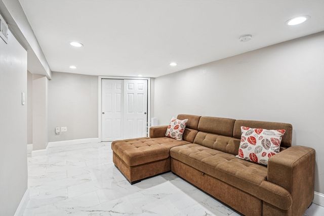 152 Saratoga St, Boston, MA 02128