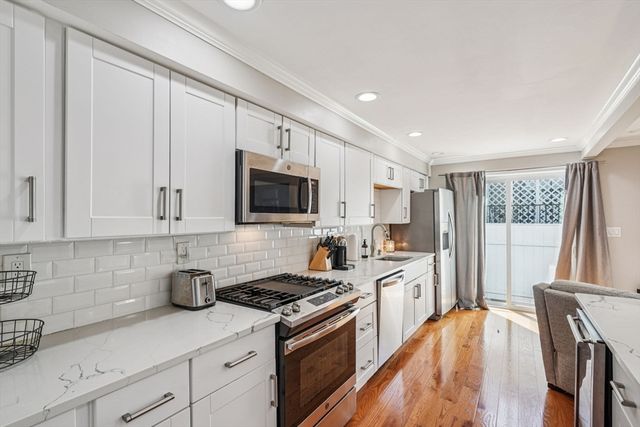 152 Saratoga St, Boston, MA 02128