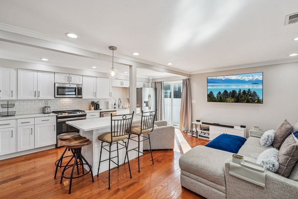 152 Saratoga St, Boston, MA 02128