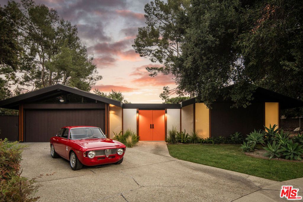 Image 1 of property listing at 2050 La Fremontia Street, South Pasadena, CA 91030