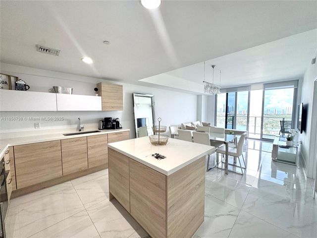 16385 Biscayne Blvd 2720, North Miami Beach, FL 33160
