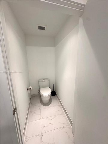 16385 Biscayne Blvd 2720, North Miami Beach, FL 33160