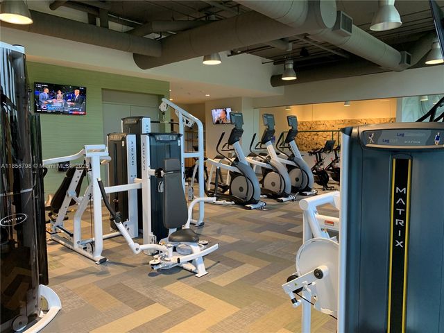 16385 Biscayne Blvd 2720, North Miami Beach, FL 33160