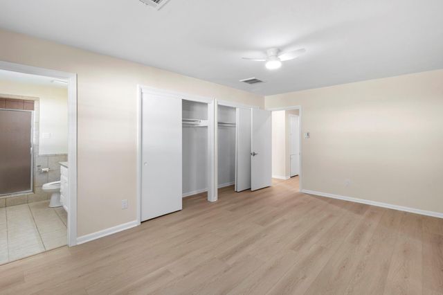 9610 Meadowglen Lane, Houston, TX 77063