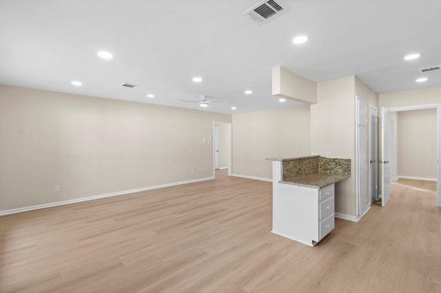 9610 Meadowglen Lane, Houston, TX 77063