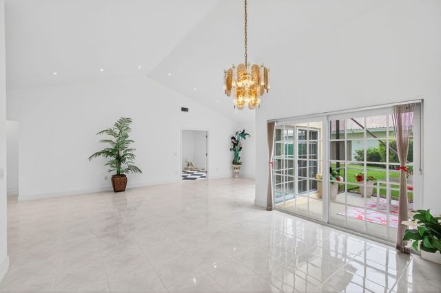 6105 Via Laguna Lane, Boca Raton, FL 33433