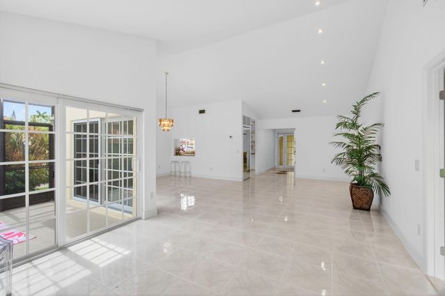 6105 Via Laguna Lane, Boca Raton, FL 33433